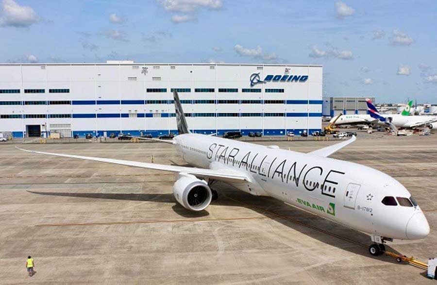 エバー航空、スターアライアンス塗装の787-10を受領 世界初 - TRAICY