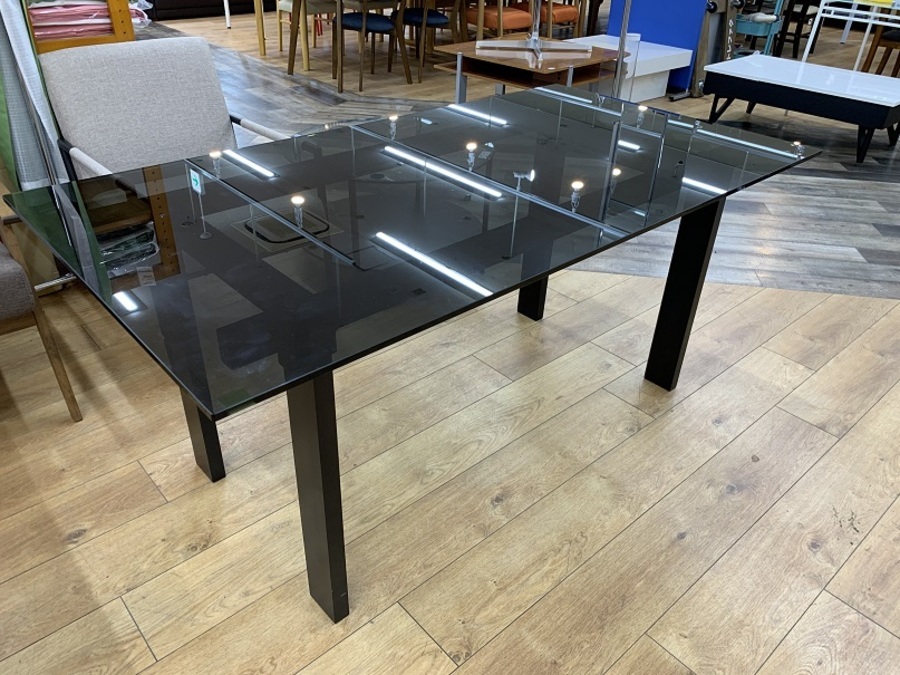 CASSINA IXC(カッシーナ・イクスシー）のガラステーブルが買取入荷