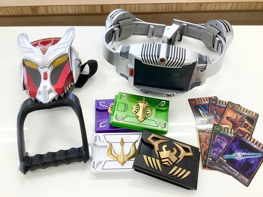 大人気！仮面ライダー龍騎の変身ベルトVバックル＆ドラグバイザー