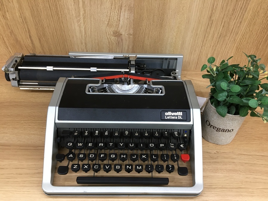 レトロ雑貨！Olivetti letteraDL (オリベッティレタラ）のタイプ