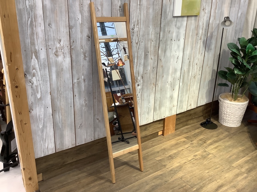 IDEE（イデー）】とってもおしゃれな壁に立てかけるタイプのスタンド
