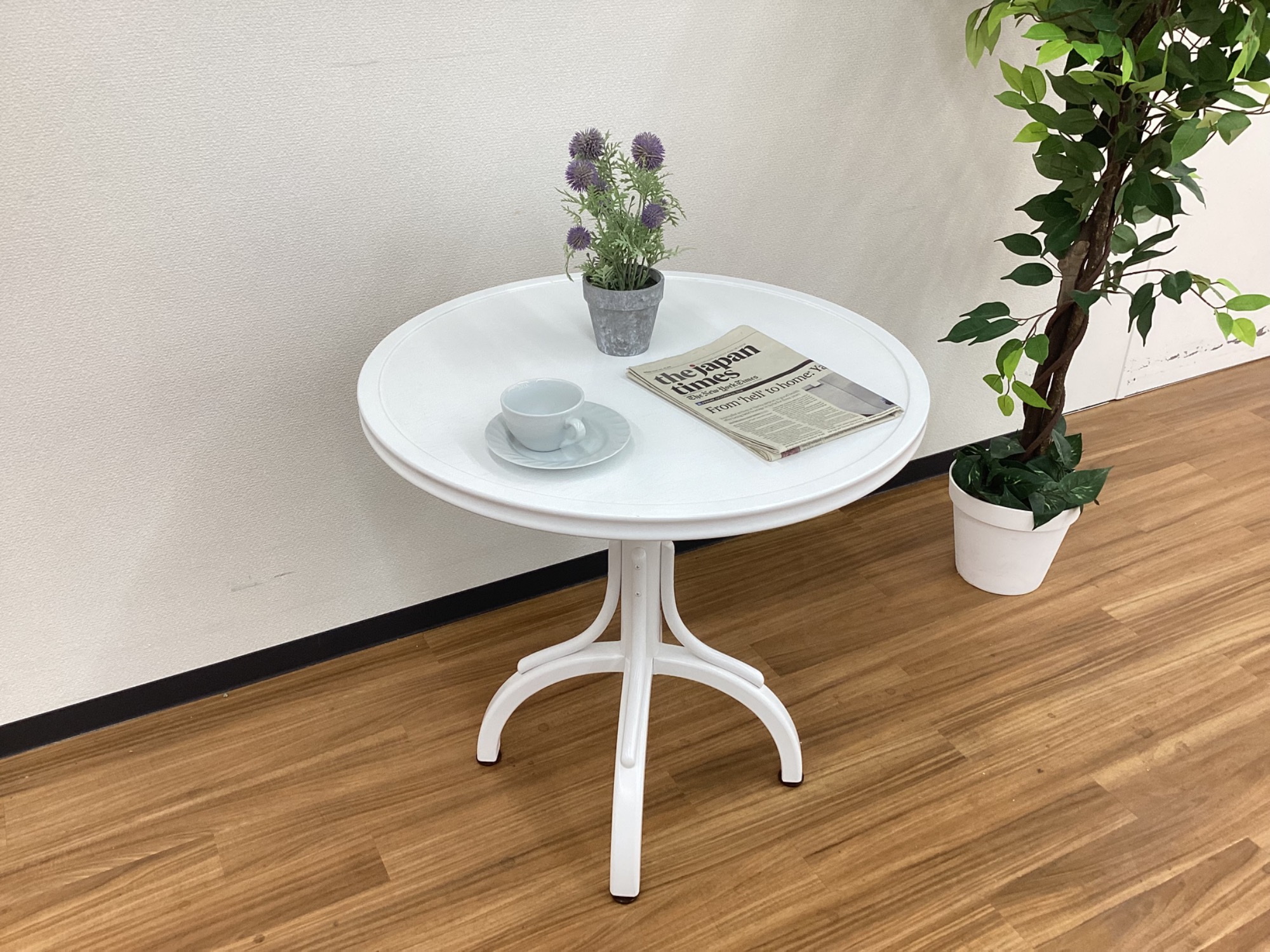 秋田木工】曲木の曲線が美しいラウンドテーブル（T-120）が入荷しま