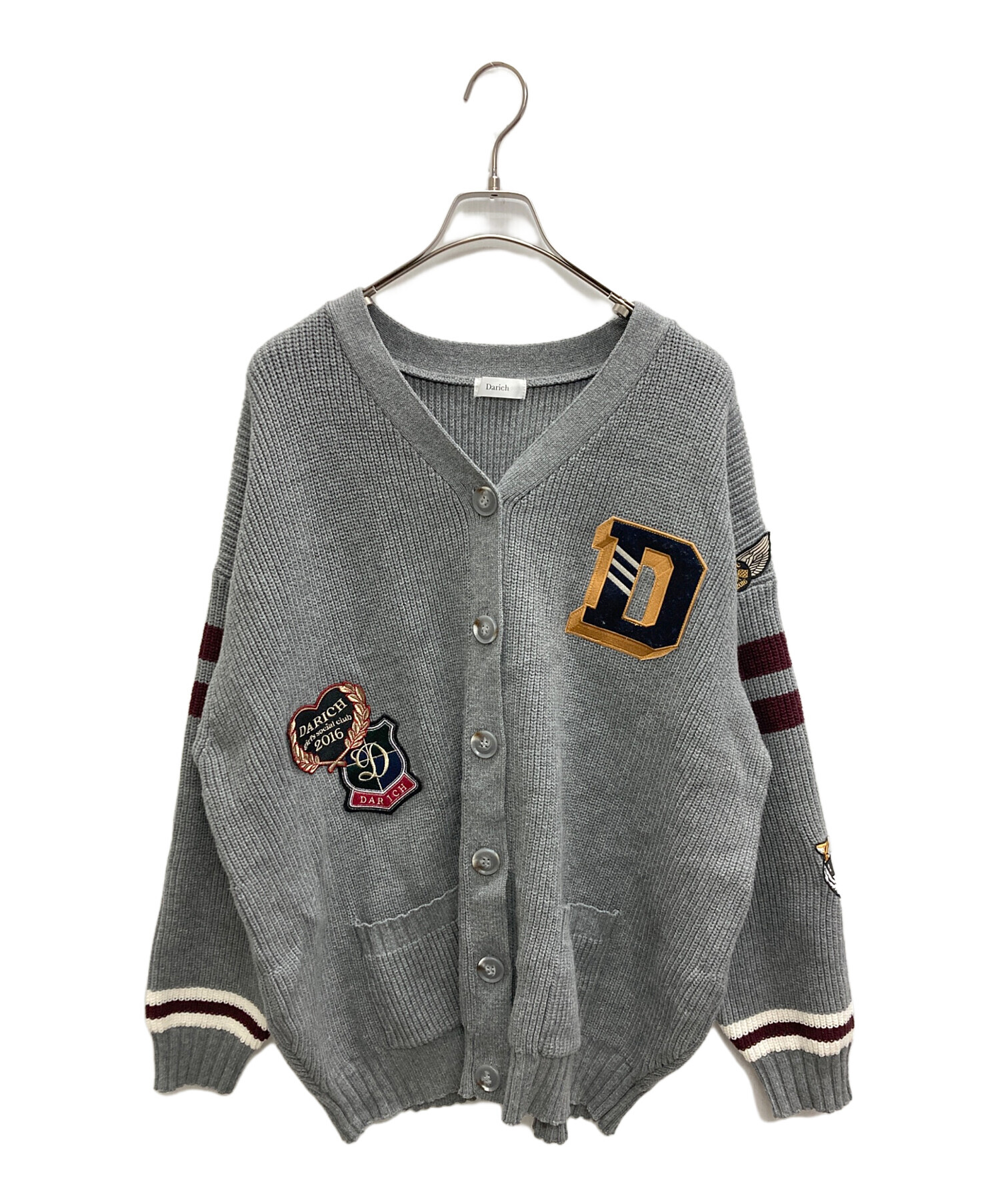 中古・古着通販】darich (ダーリッチ) カレッジワッペンVネックニット