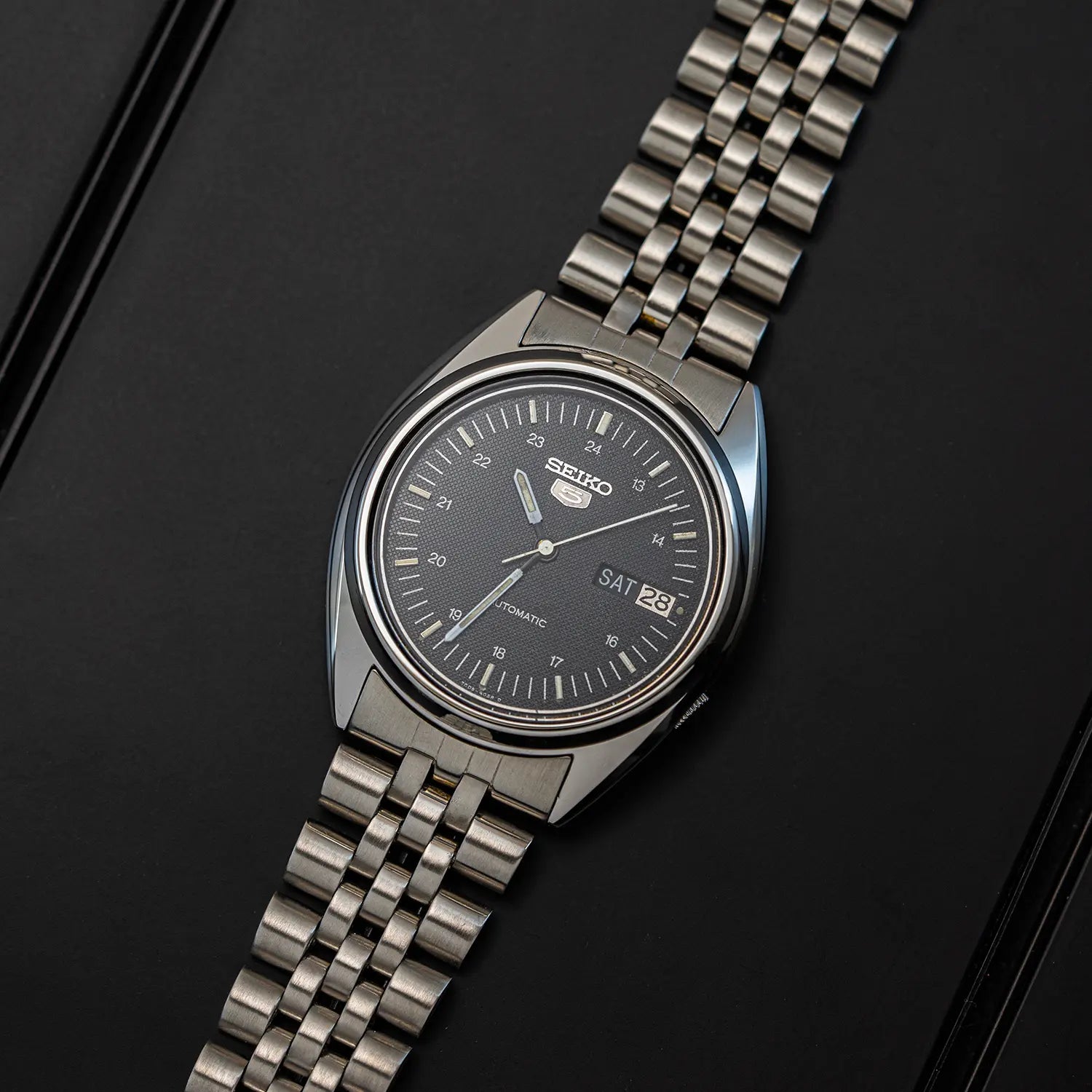 Seiko 5 7009-3040 — Men's Automatic Watch — 1987