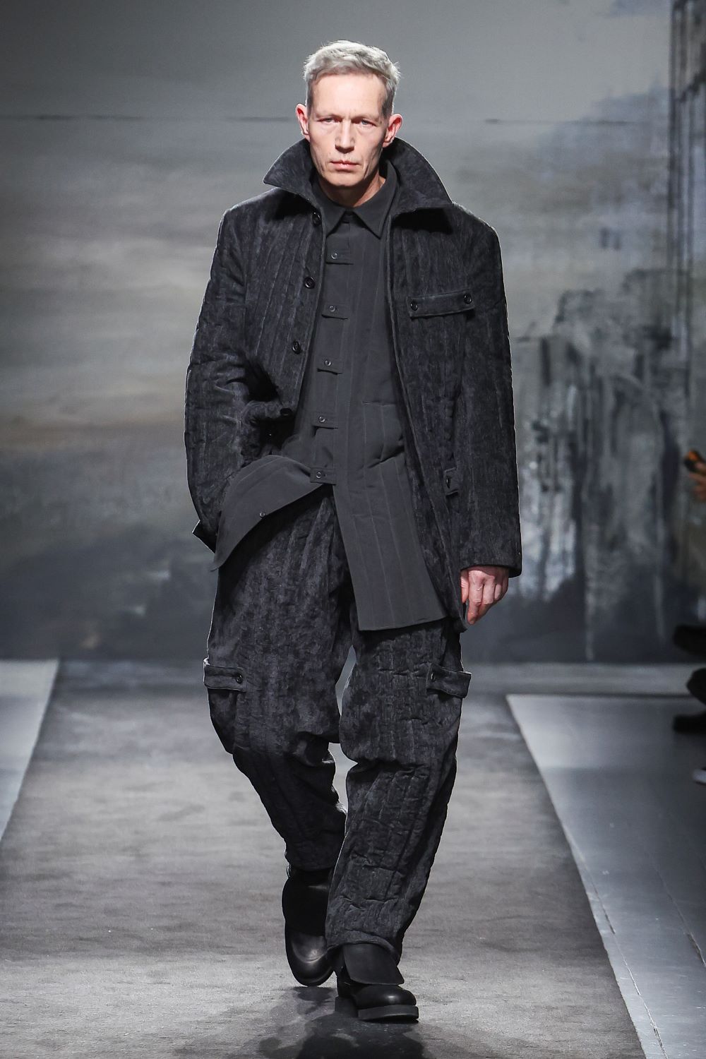 AUTUMN / WINTER 2025-26 | Yohji Yamamoto (ヨウジヤマモト) Official