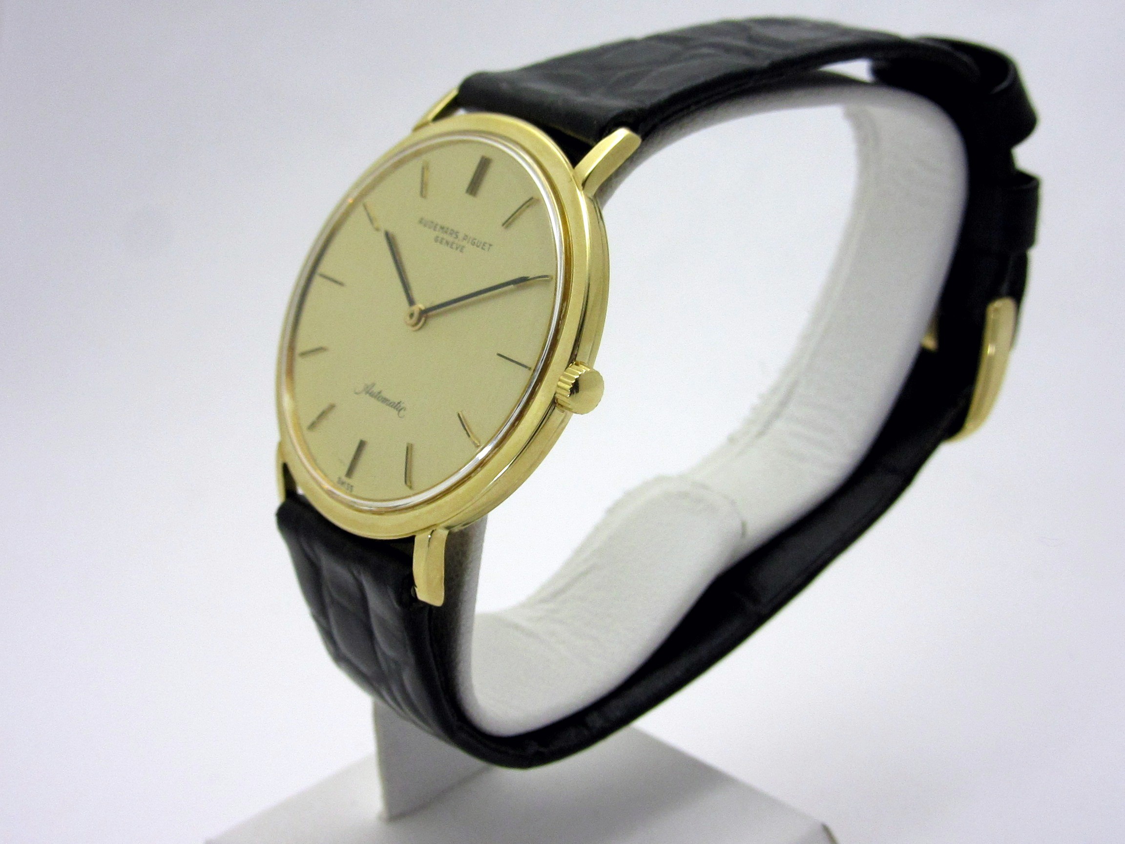 オーデマピゲ AUDEMARS PIGUET ”K18YG無垢製 2.4mmの極薄型ルクルト製