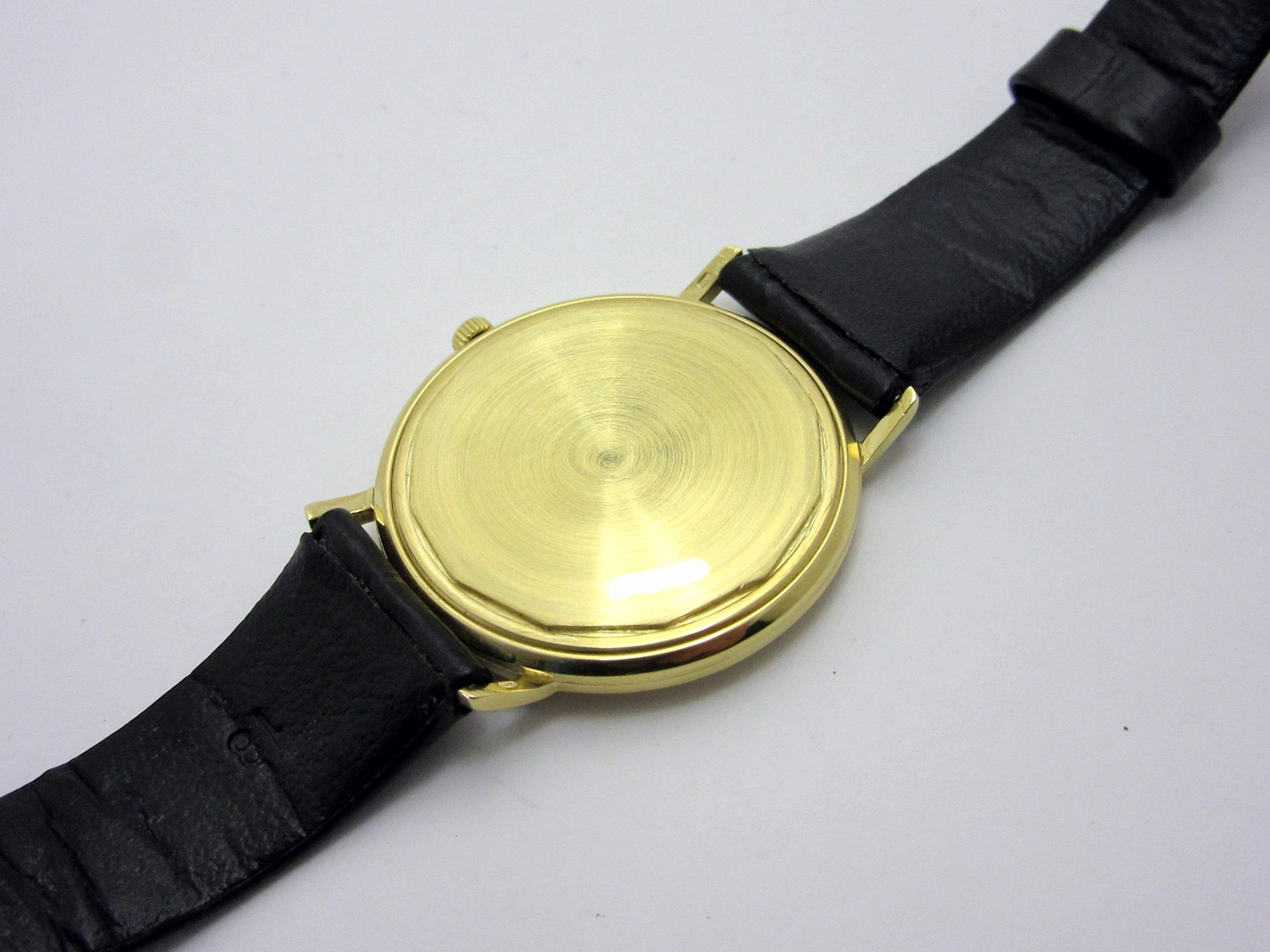 オーデマピゲ AUDEMARS PIGUET ”K18YG無垢製 2.4mmの極薄型ルクルト製