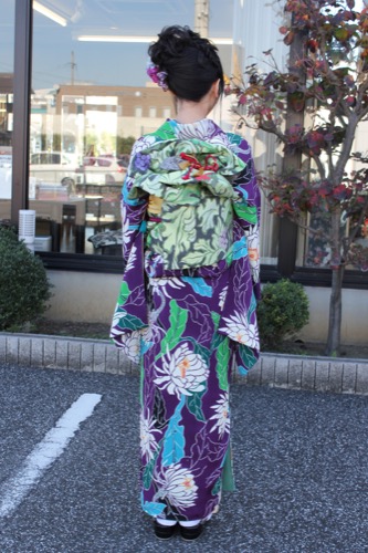 小振袖にピッタリ♡「栗山吉三郎の和染紅型」で華やかに個性的な装いに