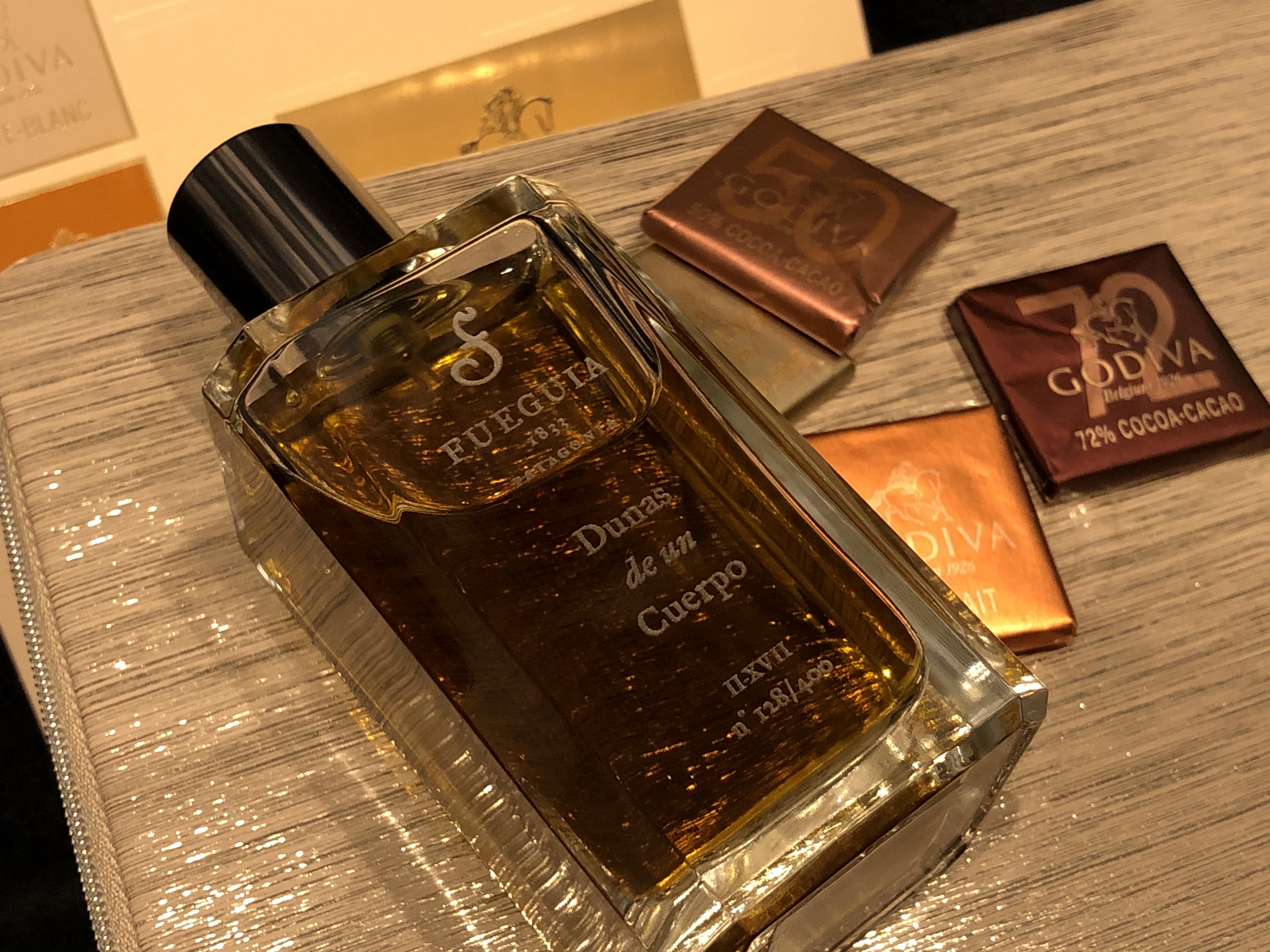 Fueguia1833 / Dunas de un Cuerpo – 香迷