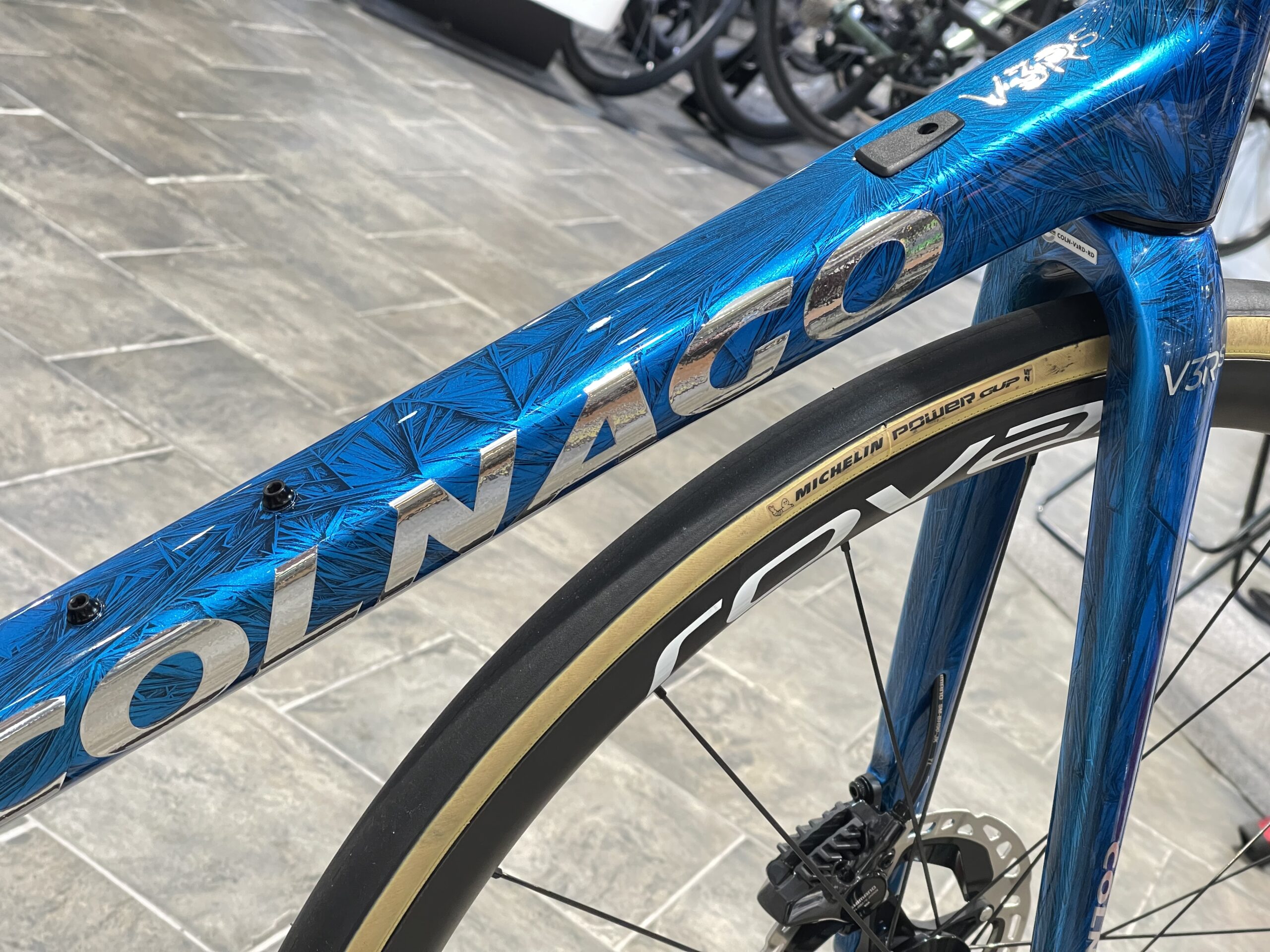 COLNAGO V3-RS 【ブリリアントブルー】組み上がりました シルベスト