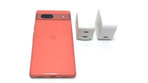 SIMフリー版「Google Pixel 7a」実機に「ahamo」SIMを挿したらすぐ