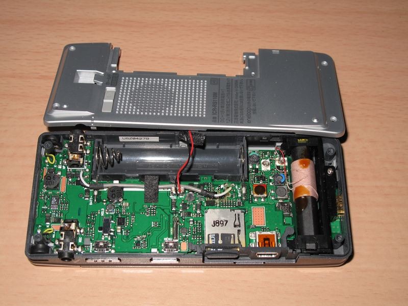 サンヨー ICR-RS110MFの分解: R.yawattaのラジオと工作