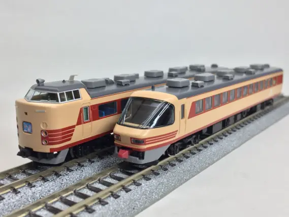 485系いかがですか？クロ481-2000入り 485系特急「雷鳥」入線です