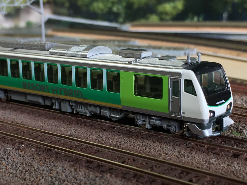 HB-E300系「リゾートビューふるさと」入線です。KATO 10-1368