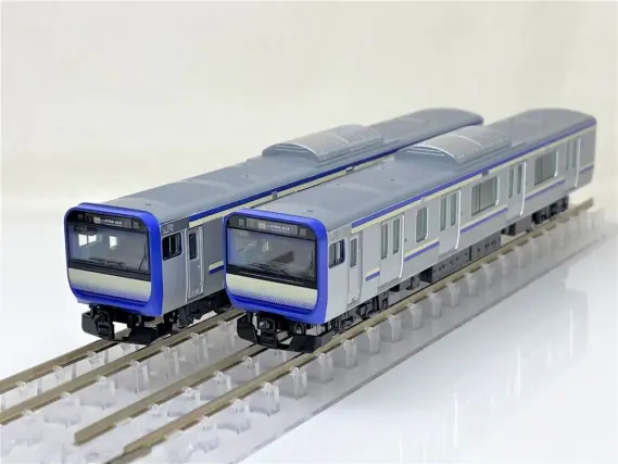 E235系1000番台「横須賀・総武快速線」付属編成が入線です。 TOMIX