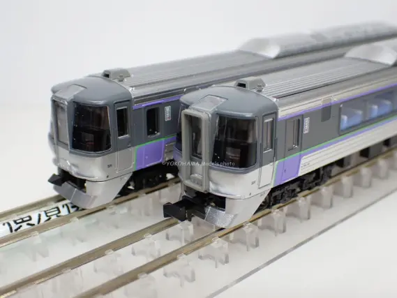 785系「スーパーホワイトアロー」登場時が入線しました。MICROACE