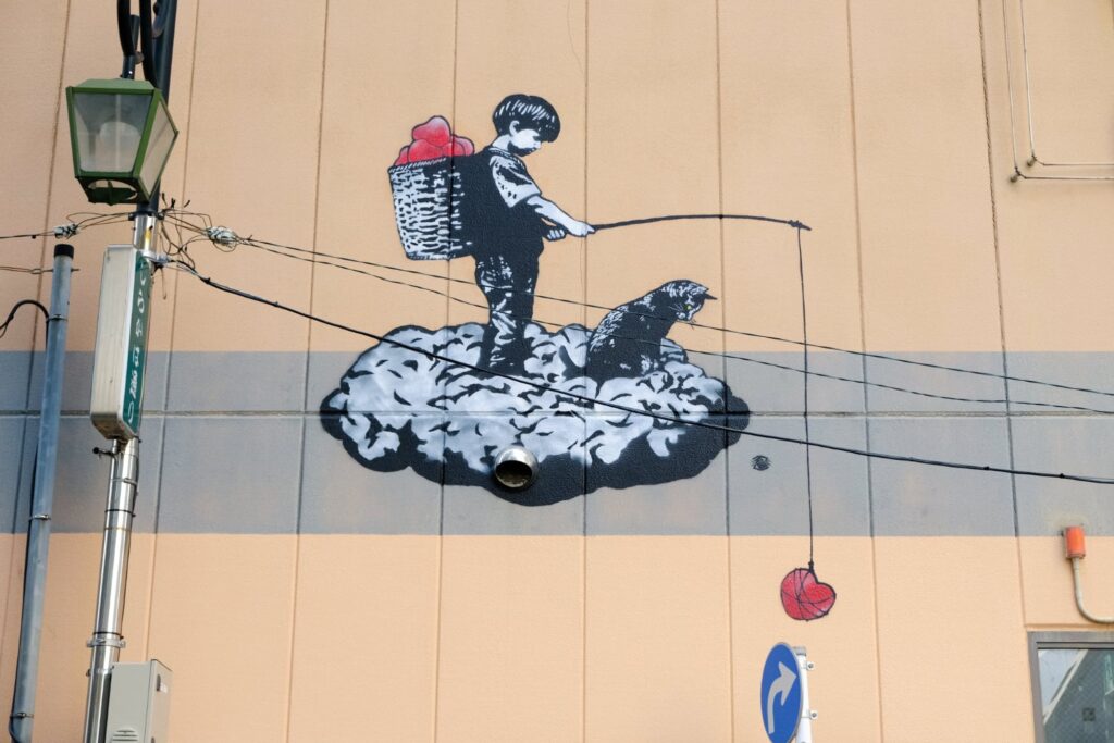 作品解説】ステンシル壁画（HYKRX）｜自由が丘・不二屋書店に描かれた