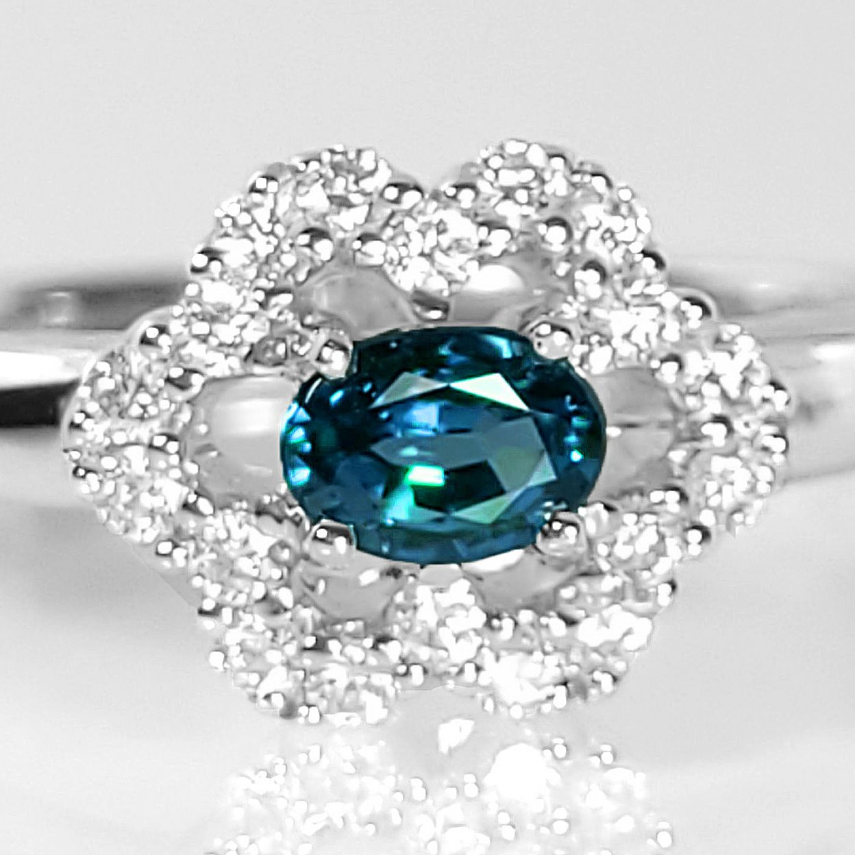 ブラジル産アレキサンドライト0.27ctK18ホワイトゴールドリングダイヤ