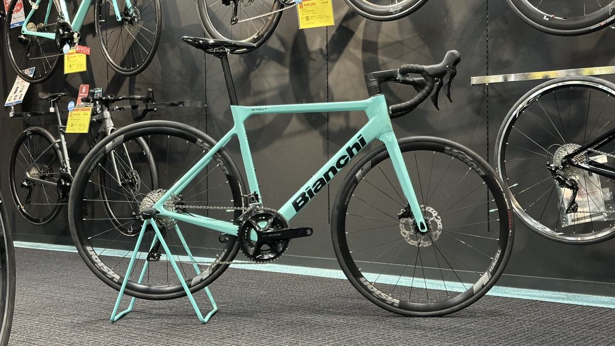 Bianchi】105組カーボンロードが20万円台！ | 神戸で自転車をお探し