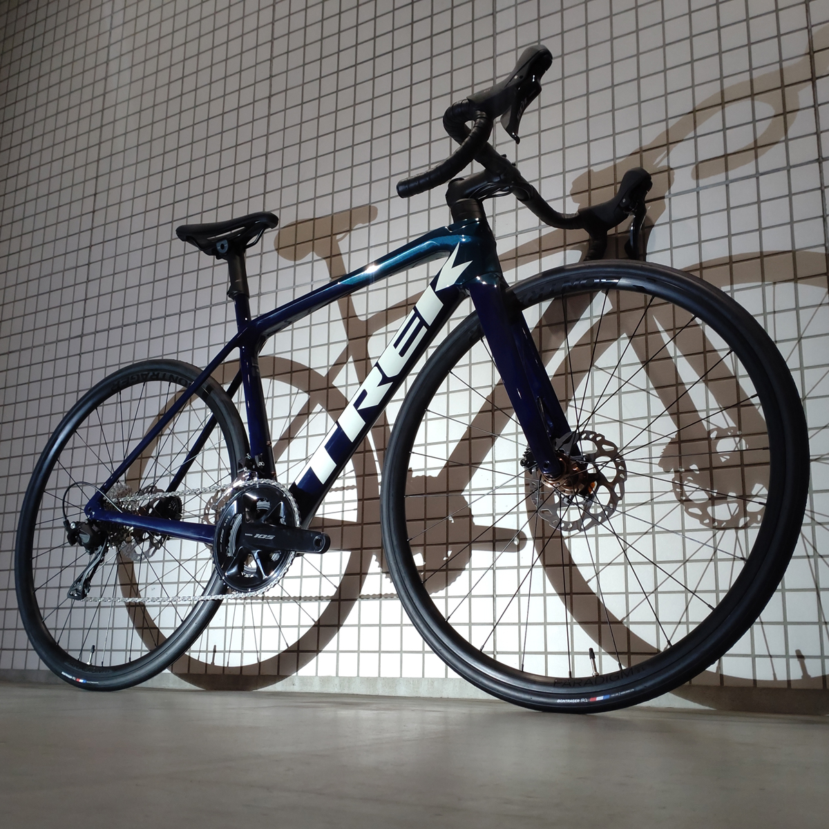 TREK】24年モデル 新型105搭載 軽量+エアロなEMONDA SL5 | 川崎で
