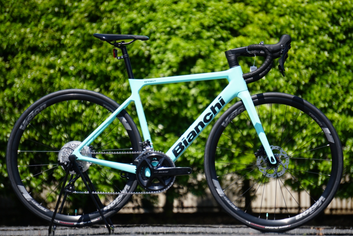 新型105搭載のカーボンバイクがこの価格!?BIANCHI SPRINT DISCが大幅