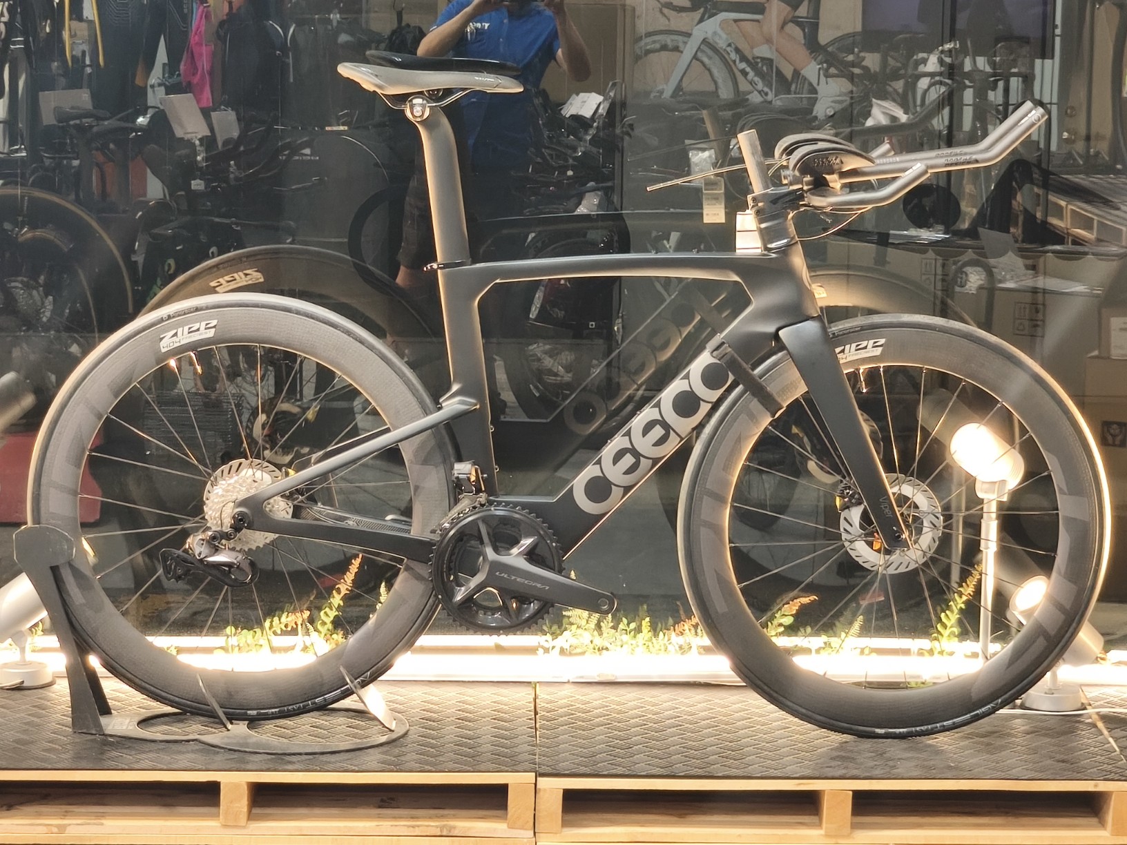 CEEPO】アルテグラDi2×ZIPP 404 FCの限定車。今絶対欲しい