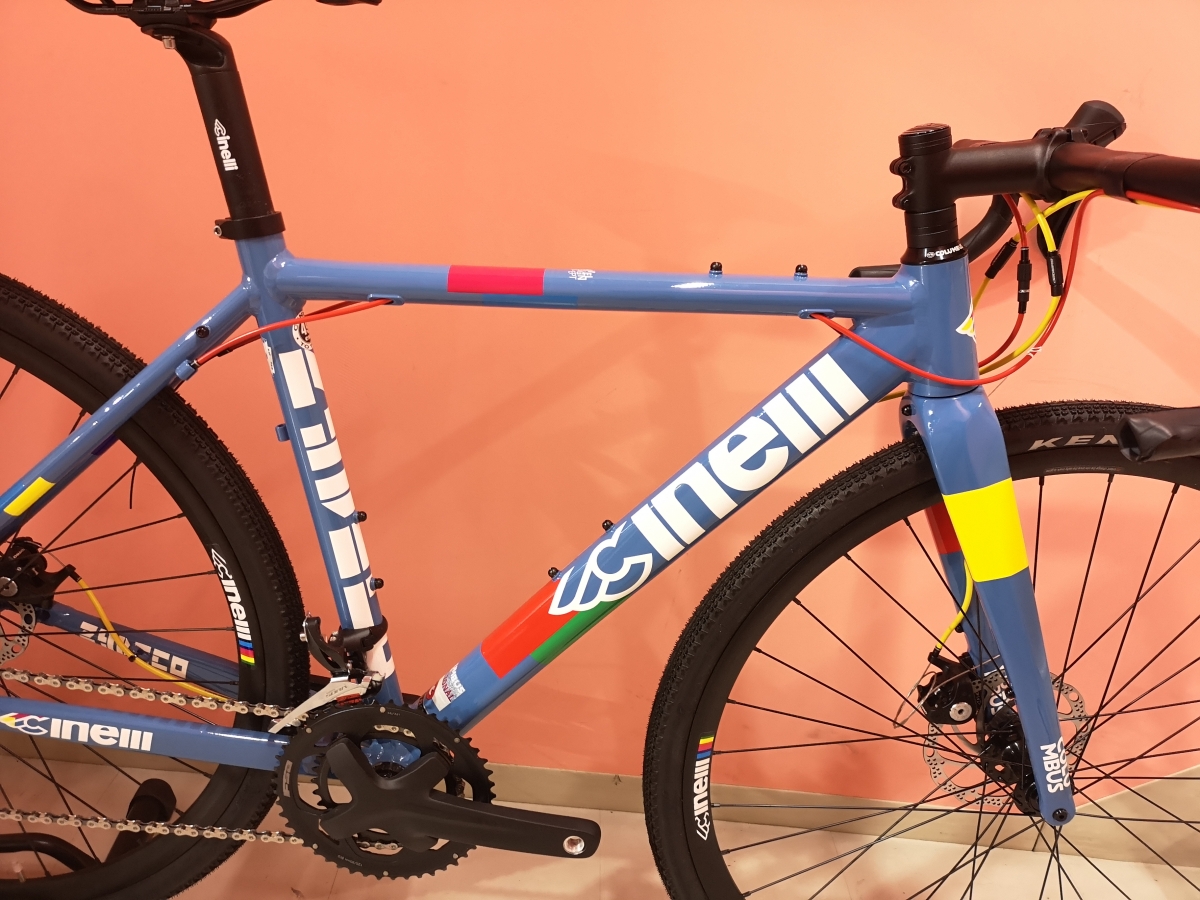 CINELLI】カラフルなカラーリングがポップなグラベル、ZYDECO LALAをご