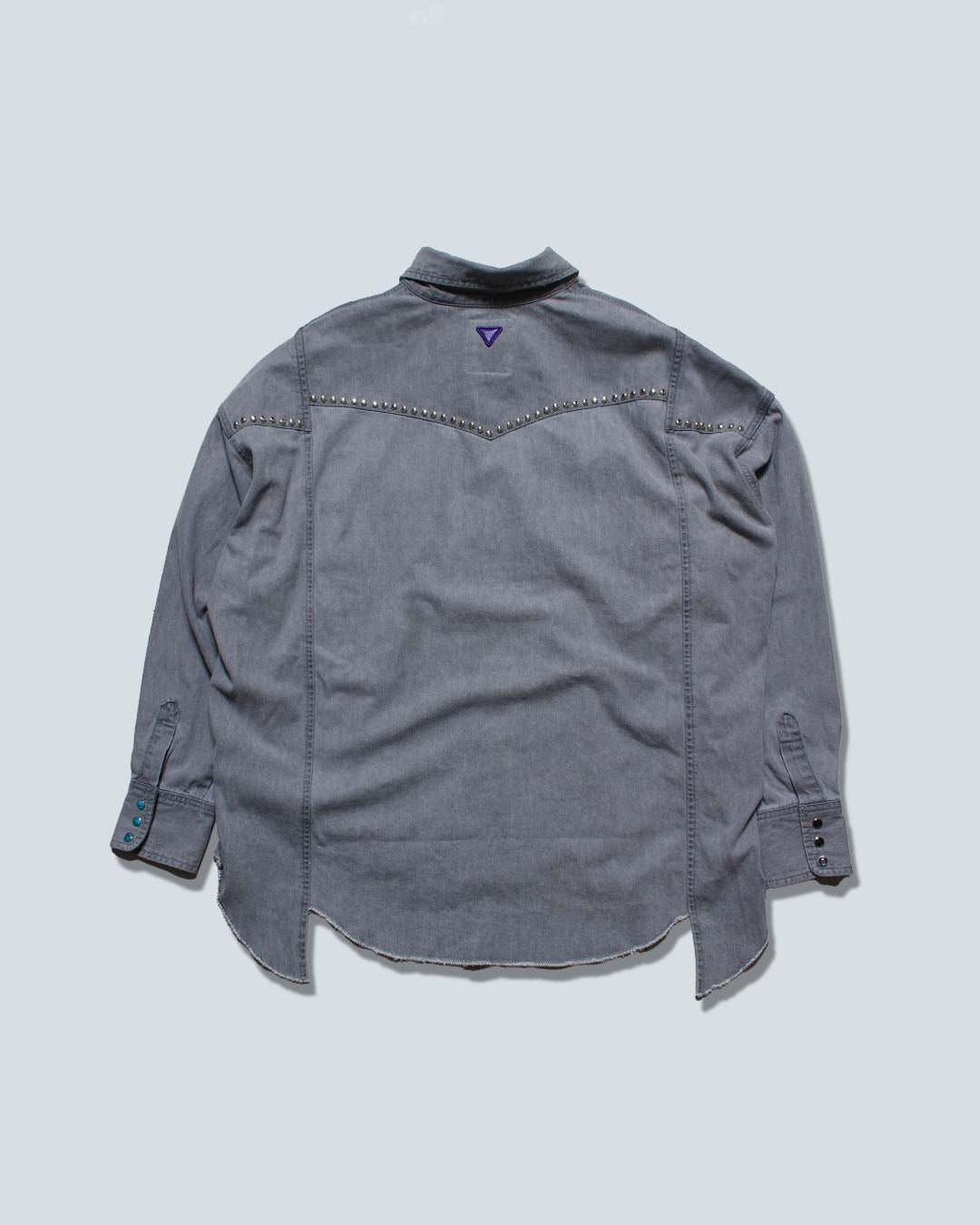 スタッズリメイクデニムシャツ – LIBEIRO