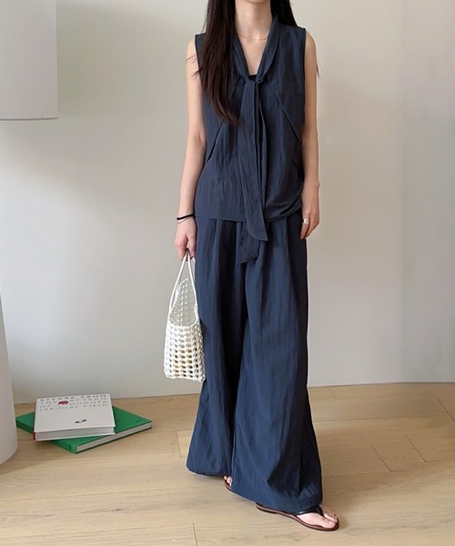 セットアップ ノースリーブブラウスとワイドパンツ セットアップ