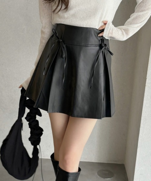 Ada. スカート リボンデザイン タックプリーツ フェイクレザー ミニ