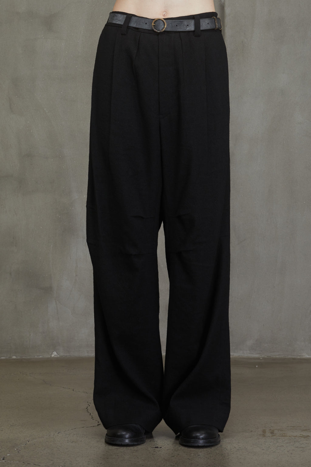 ARTICULATED KNEE WIDE LEG TROUSERS – ZIGGY CHEN