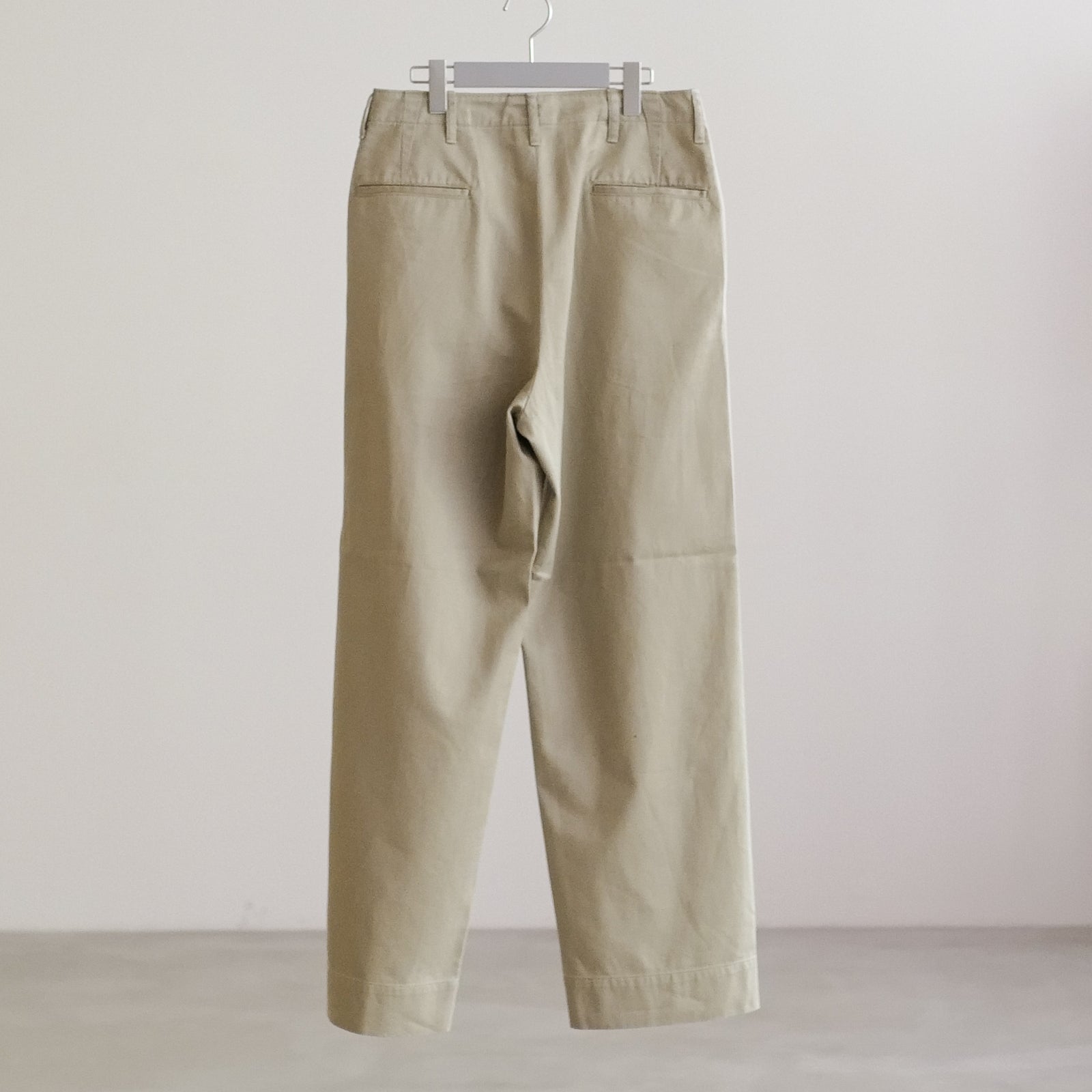 KHAKI CHINO PANTS – ABOUT