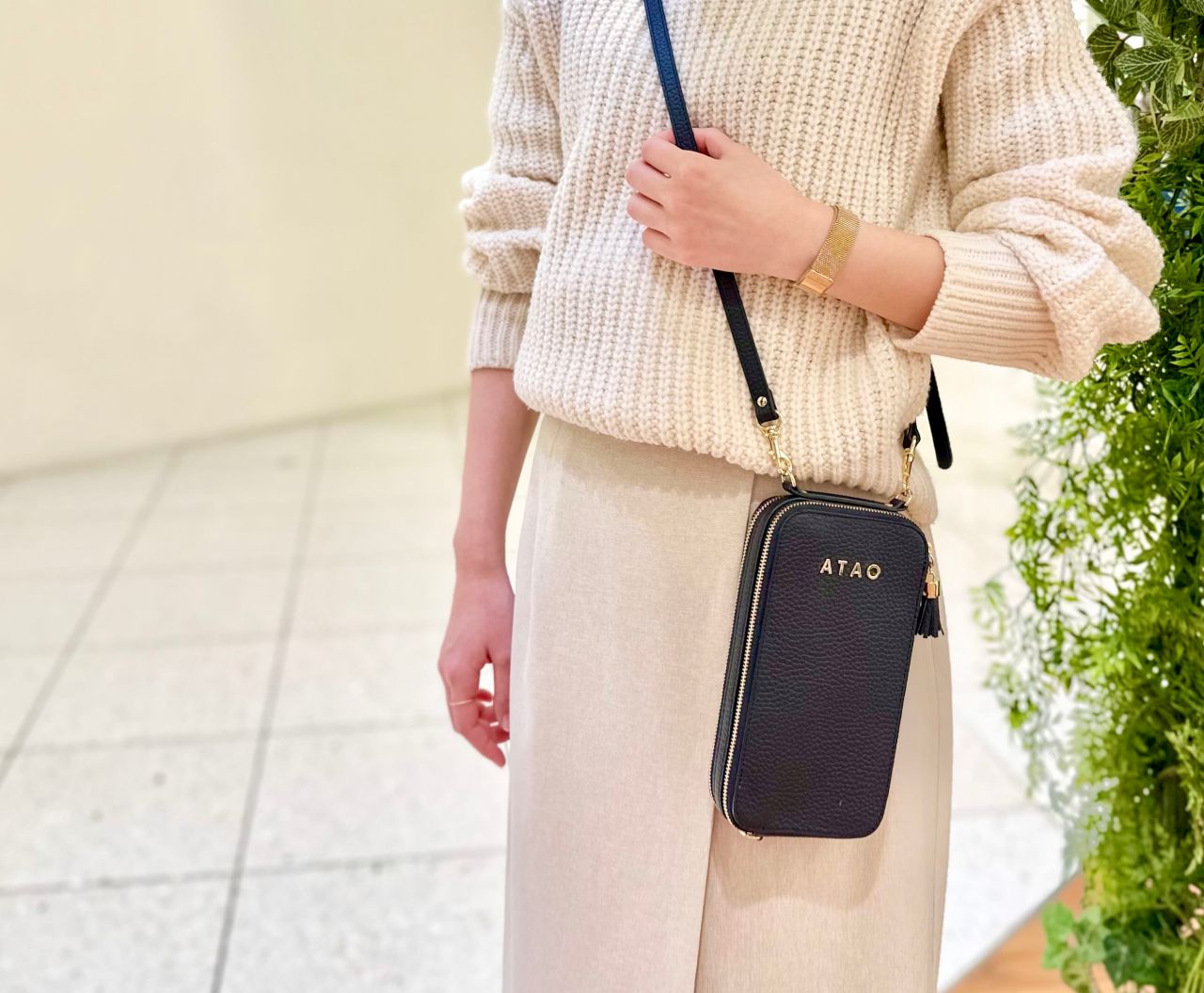 カラー別一挙ご紹介！アタオ・大ヒットお財布＆スマホショルダー