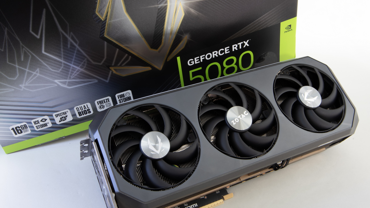 DLSS MFGやSmooth Motionが使える「ZOTAC GAMING GeForce RTX 5080 AMP