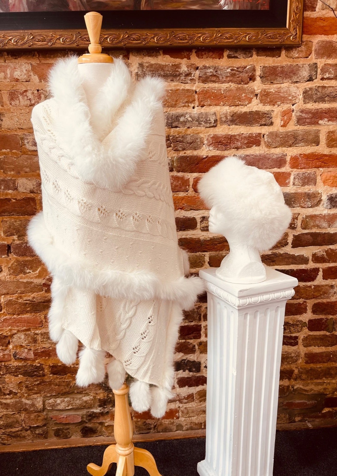 The Cable Fur Trimmed Stole - Alpaca International