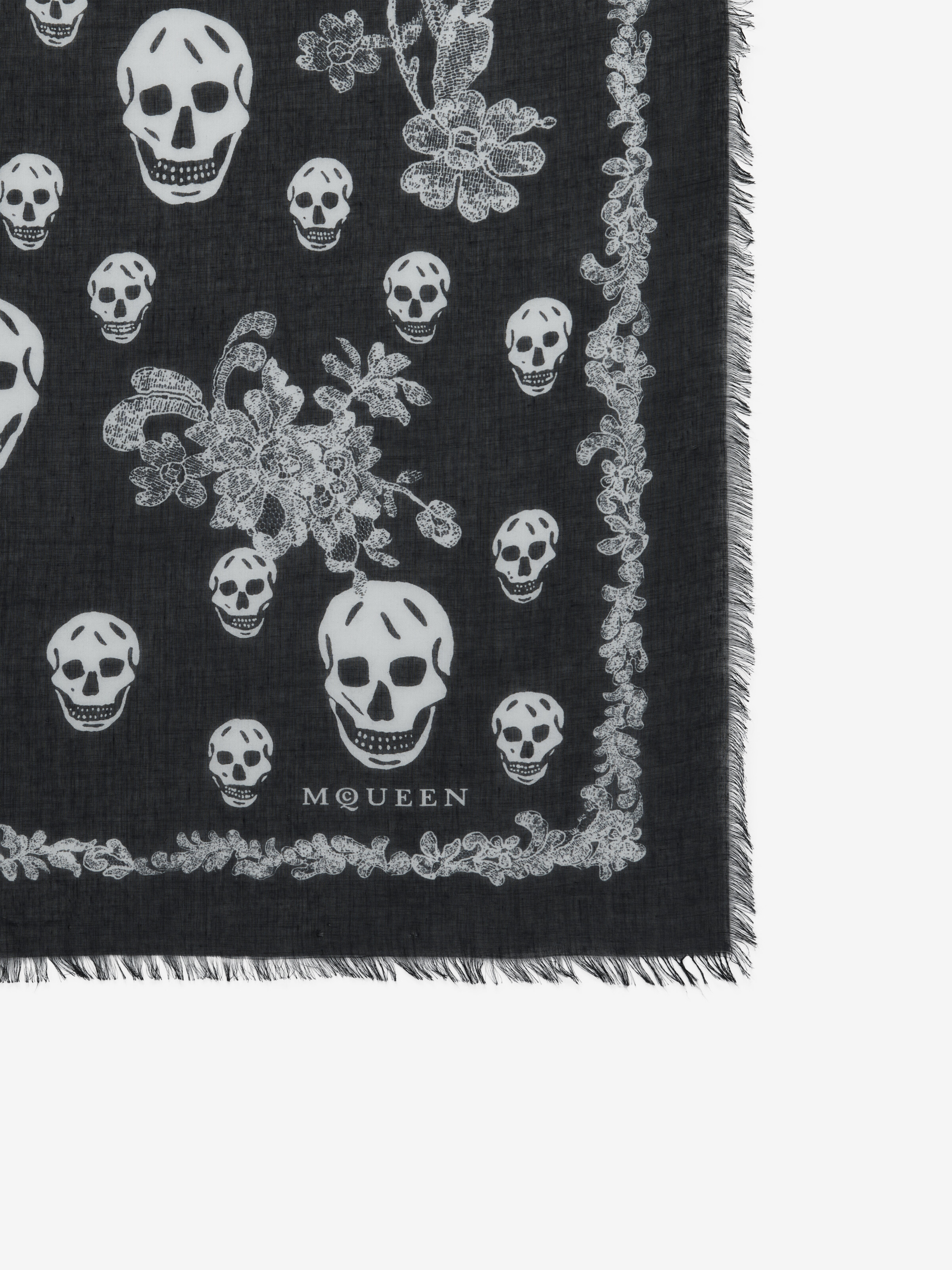 Lace Ribcage Skull Foulard in Black/Ivory | Alexander McQueen NL