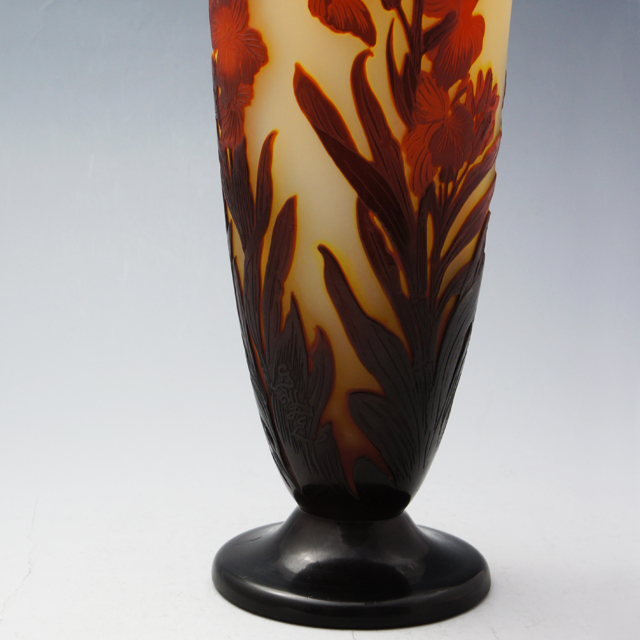 エミールガレ タイプ花と葉のモチーフ ガラス花瓶、本2点 エミール
