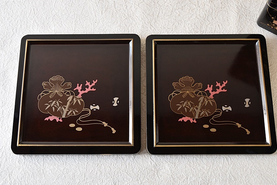 天然木製漆塗 時代漆器 草木花水鳥 螺鈿金蒔絵 四段重箱 共箱付き