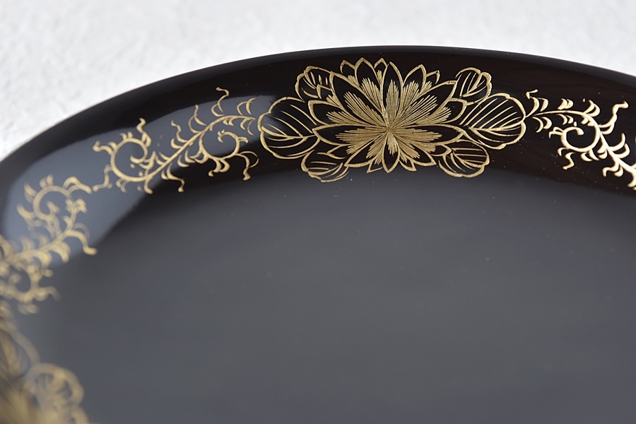 時代漆器 天然木製漆塗 黒漆塗り 菊唐草沈金蒔絵 菓子皿 - 生活骨董と