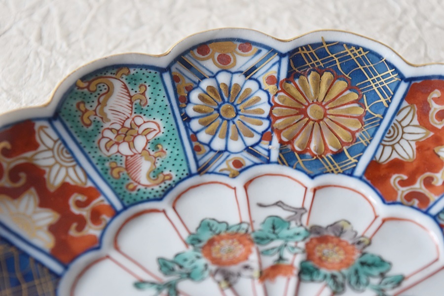 K605⭐︎大聖寺伊万里 金彩色絵 花唐草文 奇玉宝鼎之珍