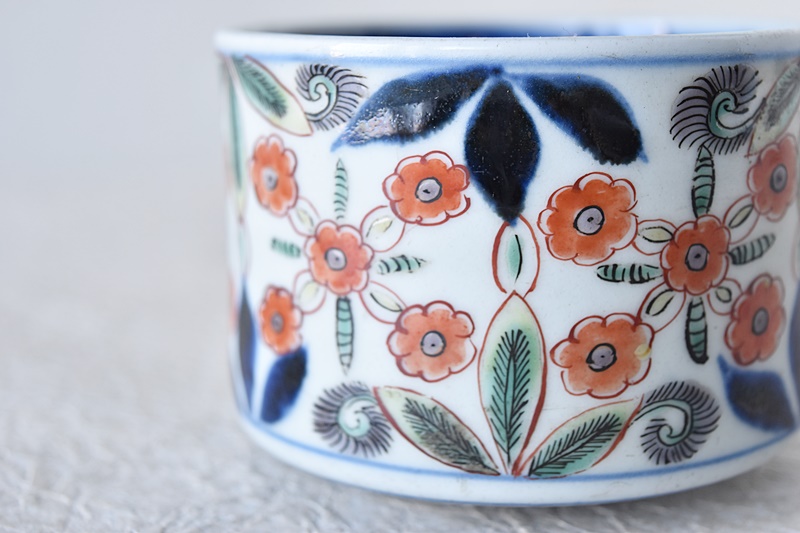 古伊万里 色絵 草花模様 かなり大きめ半筒蕎麦猪口 - 生活骨董と古布の