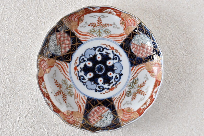 伊万里 色絵 桐に鳳凰 輪花型 七寸皿 - 生活骨董と古布のアンティーク
