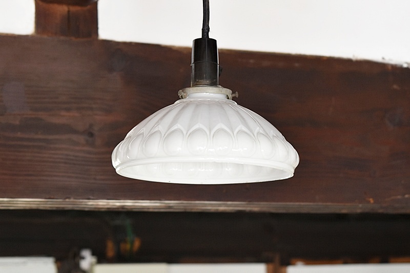 ガラスシェード 乳白電傘 しずく 電笠 和ガラス 昭和レトロ - 生活骨董
