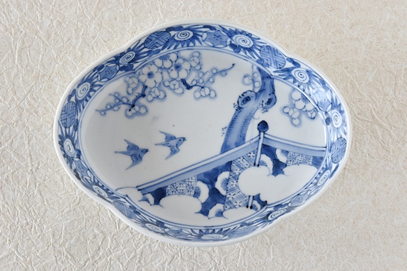 伊万里 染付 弾幕に梅と鶯 木瓜型変形皿 - 生活骨董と古布の