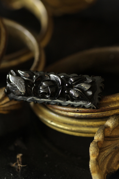 ウィットビージェットブローチ 薔薇ローズ ヴィクトリアン