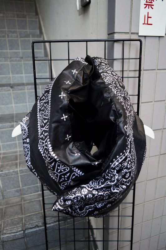 FACETASM ファセッタズム】黒柄ダウンマフラー