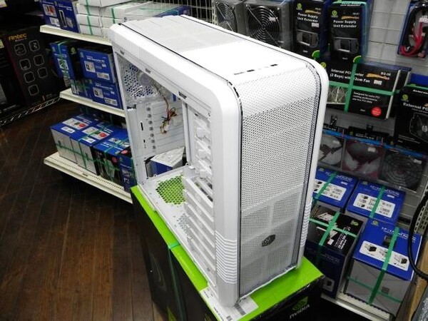 ASCII.jp：「CM 690II Plus」にホワイトとNVIDIAカラーが追加！