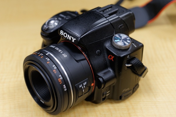 ASCII.jp：αと購入したい単焦点レンズ「DT 50mm F1.8 SAM SAL50F18」 (1/2)