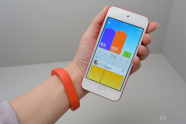 Jawboneの『UP24』を使ってワイヤレス同期の便利さを実感 - 週刊アスキー