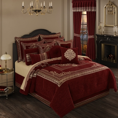 J. Queen New York Laurenza King 4 Piece Comforter Set | Ashley